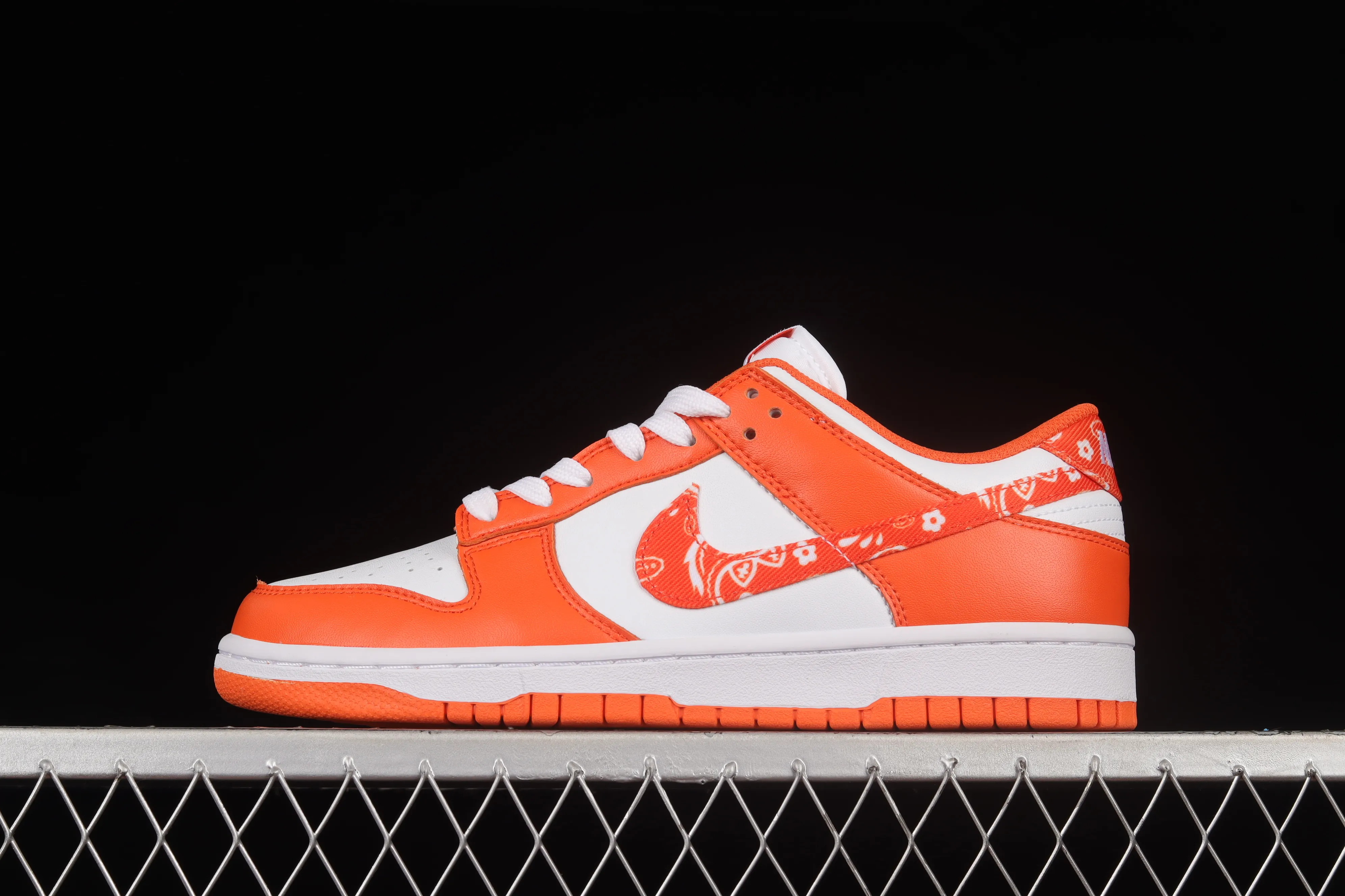 All categories Nk SB Dunk Series Nk SB Dunk Low low-cut sneakers C version Nk Dunk Low cashew flower white orange SB smashed backboard fashion casual sneakers DH4401-103